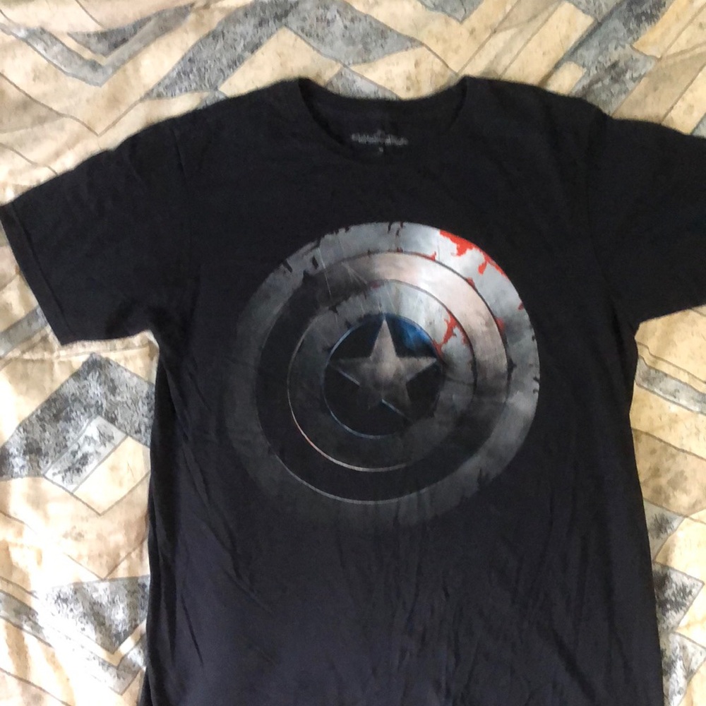 Hot Topic Marvel Captain America shield graphic tee sz medium
